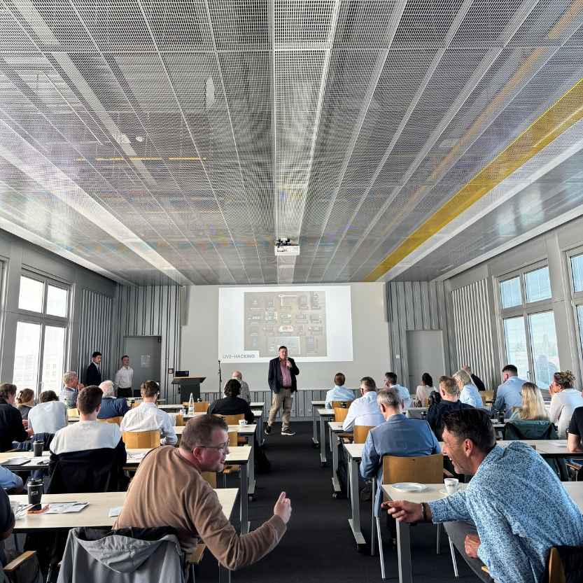 Live Hacking mit Alexander Sowinski